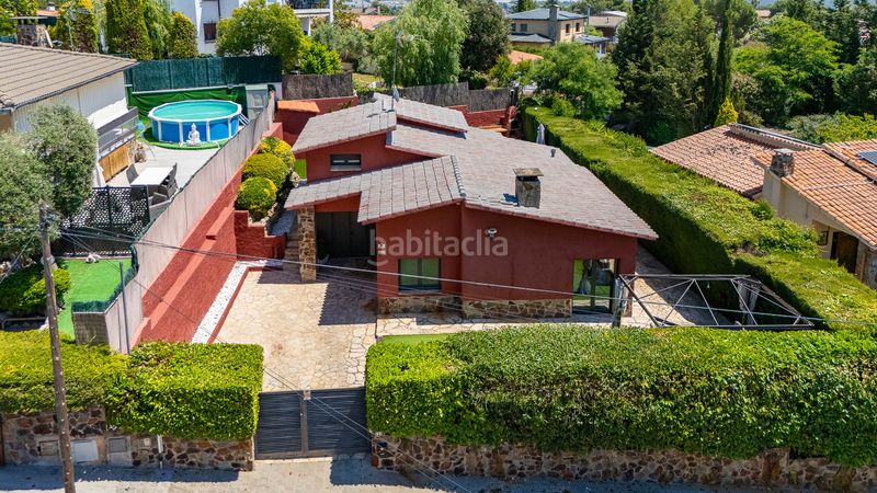 Foto e97baf50-262e-4f2a-8d1f-622415c511d1. Casa exclusiva casa a 4 vientos con jardín en can font en Castellar del Vallès