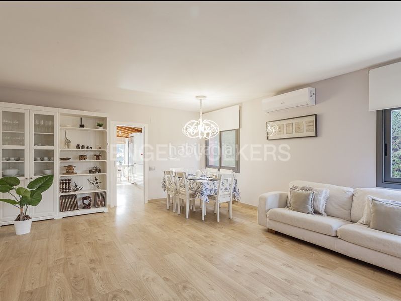 Foto ef6760ef-2b08-4d3f-b160-2f79f46ed525. Casa exclusiva casa a 4 vientos con jardín en can font en Castellar del Vallès