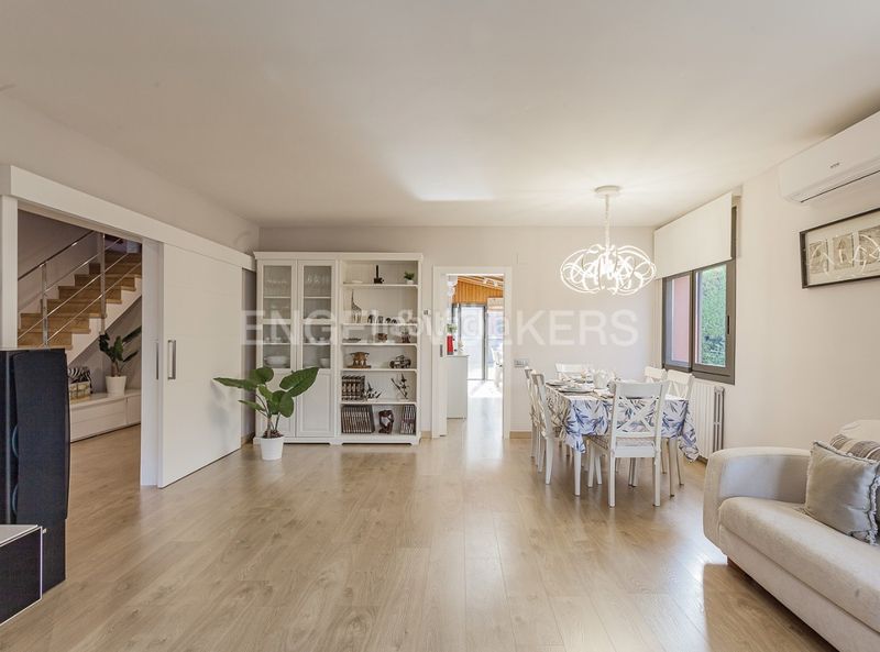 Foto fec55e5d-2d73-4780-b30c-597d52d99053. Casa exclusiva casa a 4 vientos con jardín en can font en Castellar del Vallès