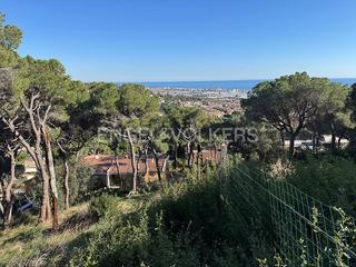 Wohngrundstück in Premià de Dalt. Extraordinario terreno con vistas al mar