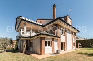Casa en Begues. Amplitud y luminosidad cerca del centro de begues