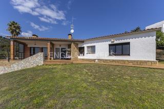 Maison à Malgrat de Mar. Maravillosa casa con dos viviendas y vistas al mar