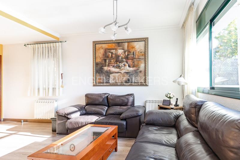 Foto 08e349e1-b69a-4d1f-98a5-a1628ffc2a95. Maison avec chauffage parking dans Singuerlín Santa Coloma de Gramenet