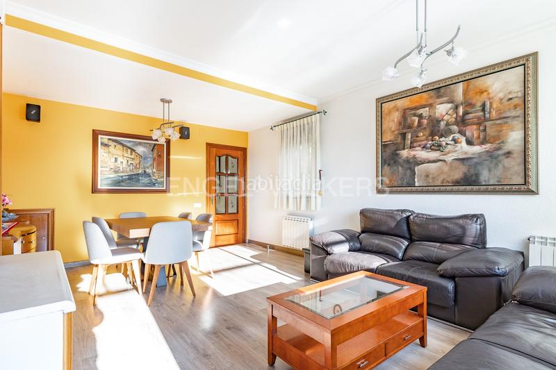 Foto 0da4ab21-16f3-4ada-8267-9d0e72965e99. Maison avec chauffage parking dans Singuerlín Santa Coloma de Gramenet