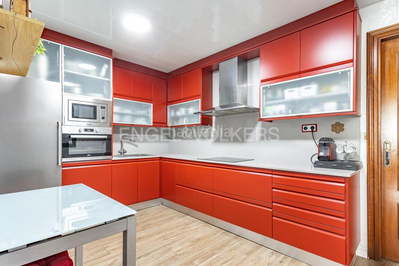 Foto 1a6ecc2c-be42-409a-ab00-d31736abed7c. Maison avec chauffage parking dans Singuerlín Santa Coloma de Gramenet