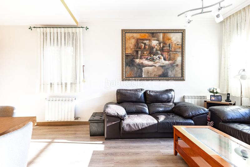 Foto 2b03bf71-6206-4393-a6d6-0b55dae32e1f. Maison avec chauffage parking dans Singuerlín Santa Coloma de Gramenet