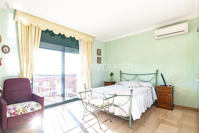 Foto 33ca9e6d-9885-4f36-91d9-f928bd0e462d. Maison avec chauffage parking dans Singuerlín Santa Coloma de Gramenet