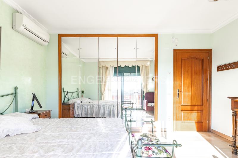 Foto 38c6e587-5e02-4f58-9d20-d1b05e787b4f. Maison avec chauffage parking dans Singuerlín Santa Coloma de Gramenet