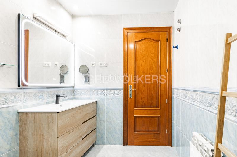 Foto 506824f9-34ab-4658-9a71-4e2f676c892c. Maison avec chauffage parking dans Singuerlín Santa Coloma de Gramenet