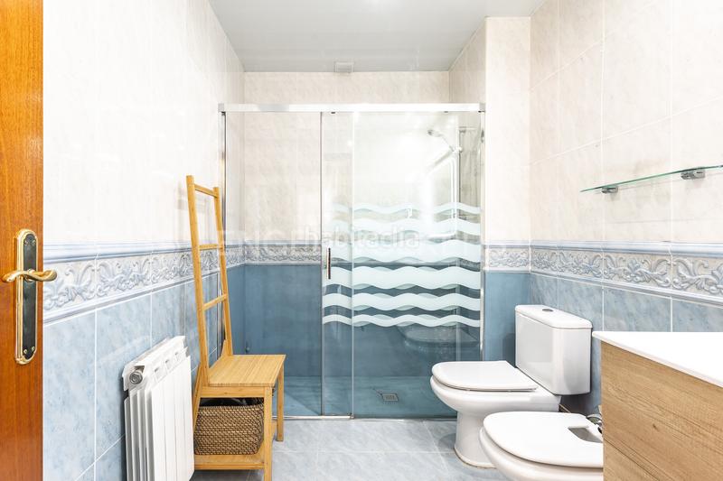 Foto 540663cb-af31-404d-b0da-defb3eb2481c. Maison avec chauffage parking dans Singuerlín Santa Coloma de Gramenet