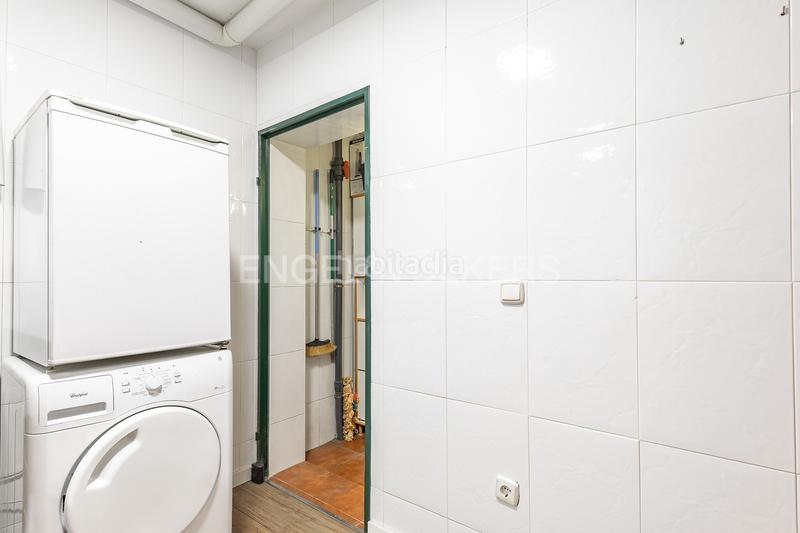 Foto 58d23c06-c74e-42fe-a377-b8083403f02b. Maison avec chauffage parking dans Singuerlín Santa Coloma de Gramenet