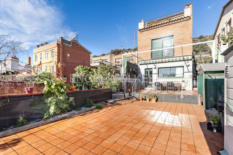 Foto 5d2d6915-a353-45a8-b86f-86c8c59c1327. Maison avec chauffage parking dans Singuerlín Santa Coloma de Gramenet