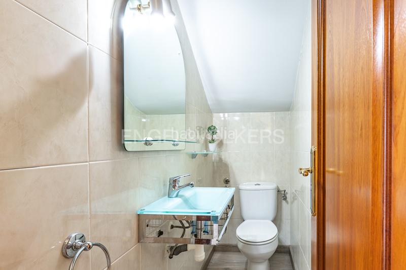 Foto 6000da89-6a40-4668-96ea-3032115527cb. Maison avec chauffage parking dans Singuerlín Santa Coloma de Gramenet