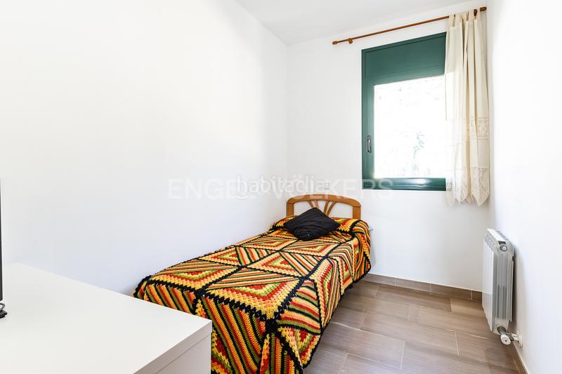 Foto 6ec27661-b4c0-4d6f-abfb-7c789419f2de. Maison avec chauffage parking dans Singuerlín Santa Coloma de Gramenet