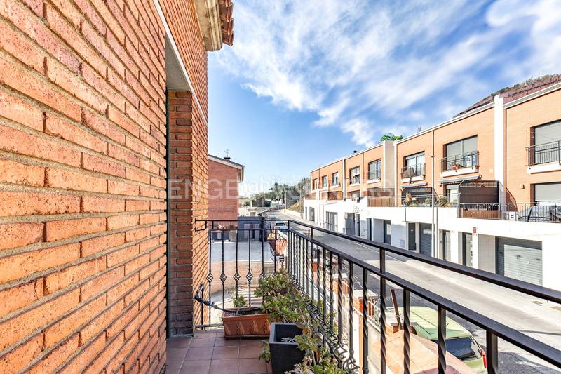 Foto 7dc09b4f-9133-46f6-804e-cfd6475e782b. Maison avec chauffage parking dans Singuerlín Santa Coloma de Gramenet