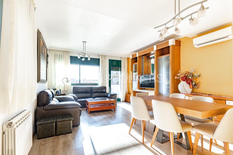 Foto 7f244e21-52e4-4eef-9227-4569ce0b7389. Maison avec chauffage parking dans Singuerlín Santa Coloma de Gramenet