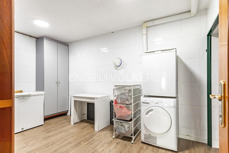 Foto 835906e9-b4ef-42f7-8c52-d53ae42ffa3d. Maison avec chauffage parking dans Singuerlín Santa Coloma de Gramenet