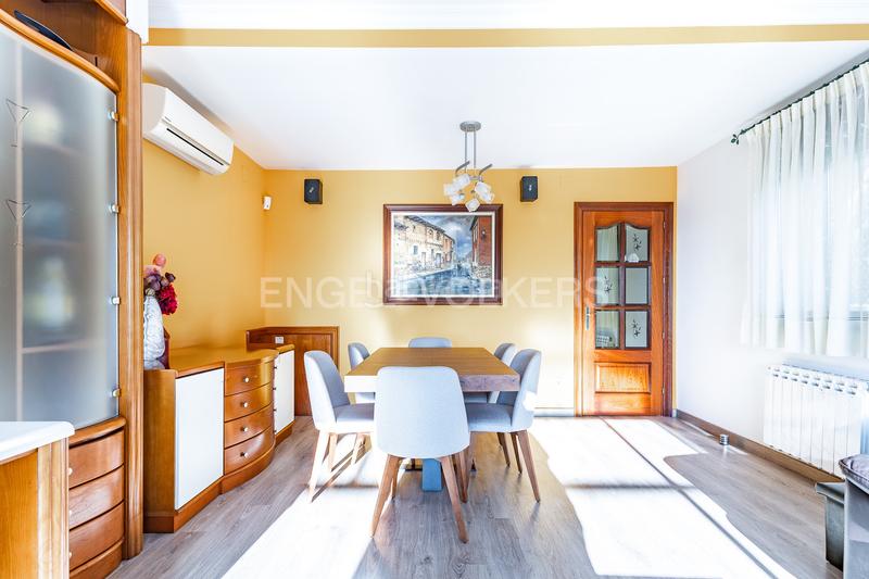 Foto 86c54811-c1f0-48ff-a375-e68257d8788d. Maison avec chauffage parking dans Singuerlín Santa Coloma de Gramenet