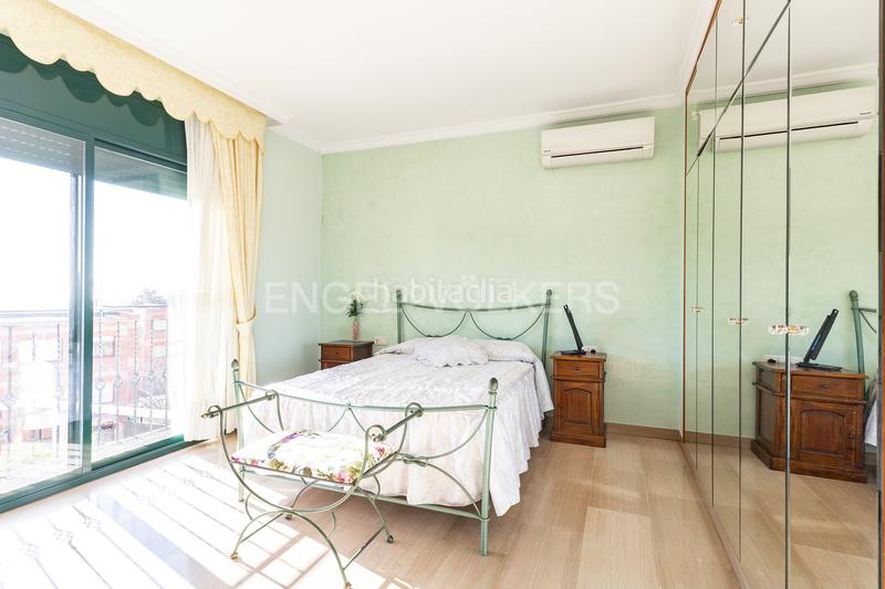 Foto 8e15cdd4-d44b-44d9-8b0a-25c7d83c52c1. Maison avec chauffage parking dans Singuerlín Santa Coloma de Gramenet