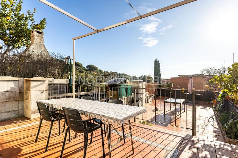 Foto 8f825ccf-4015-49e8-a88b-1d6f85f10de6. Maison avec chauffage parking dans Singuerlín Santa Coloma de Gramenet