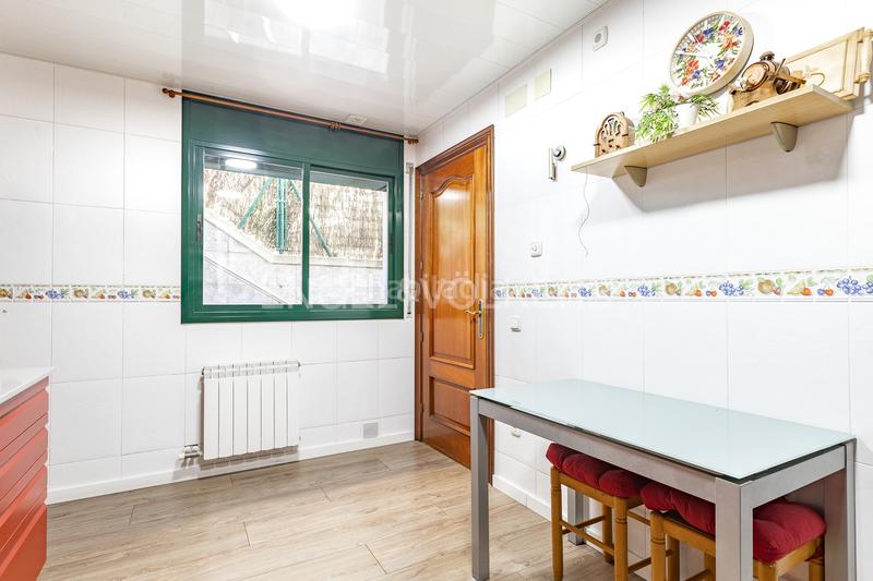 Foto a062bdc3-75b6-4386-b310-000d656629e9. Maison avec chauffage parking dans Singuerlín Santa Coloma de Gramenet