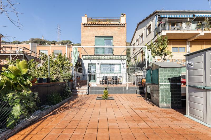 Foto a977e537-c9e1-4f11-9a1c-85a5b54fbe7e. Maison avec chauffage parking dans Singuerlín Santa Coloma de Gramenet