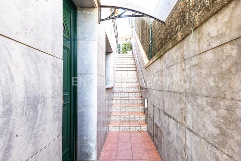 Foto b97c0b65-e2ae-4b83-82c3-900905eb786d. Maison avec chauffage parking dans Singuerlín Santa Coloma de Gramenet