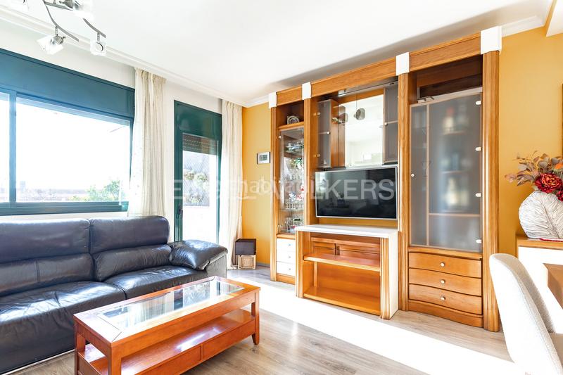 Foto bc2eeea9-74a2-4a68-a0f2-3ba8d77bd8a9. Maison avec chauffage parking dans Singuerlín Santa Coloma de Gramenet