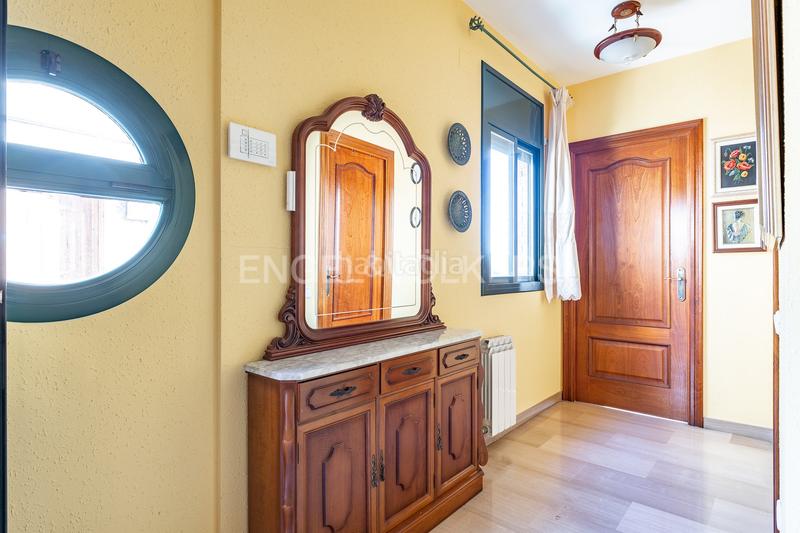 Foto c0655c89-971d-4d17-833d-2287508a47f5. Maison avec chauffage parking dans Singuerlín Santa Coloma de Gramenet