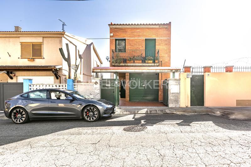 Foto d542f648-e2ca-41d3-b1a8-c9465cd0e7cc. Maison avec chauffage parking dans Singuerlín Santa Coloma de Gramenet