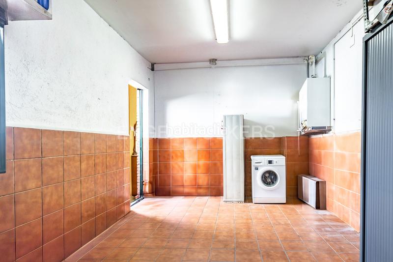 Foto e2cd88d3-85d3-4ade-afef-4f36580b76a3. Maison avec chauffage parking dans Singuerlín Santa Coloma de Gramenet