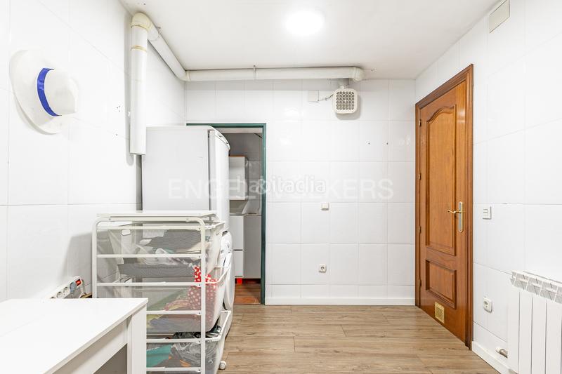 Foto f1e39992-26cd-4aba-883c-2d3ea866d8c0. Maison avec chauffage parking dans Singuerlín Santa Coloma de Gramenet