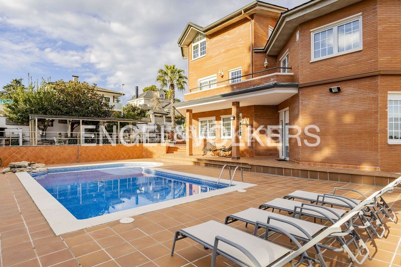 Foto 1f14b414-aa87-43cf-ad69-43d5c20770e9. Casa amb calefacció aparcament piscina a Corbera de Llobregat