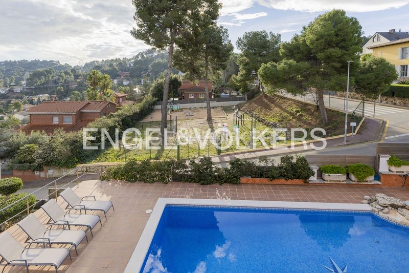 Foto 43c2095e-4fdd-4602-807e-0d670cd3e5bf. Casa amb calefacció aparcament piscina a Corbera de Llobregat