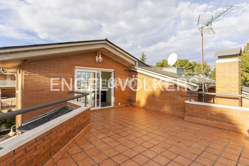 Foto 85d2e0a0-9fa0-4e27-a4fd-4ca7c0c17091. Casa amb calefacció aparcament piscina a Corbera de Llobregat