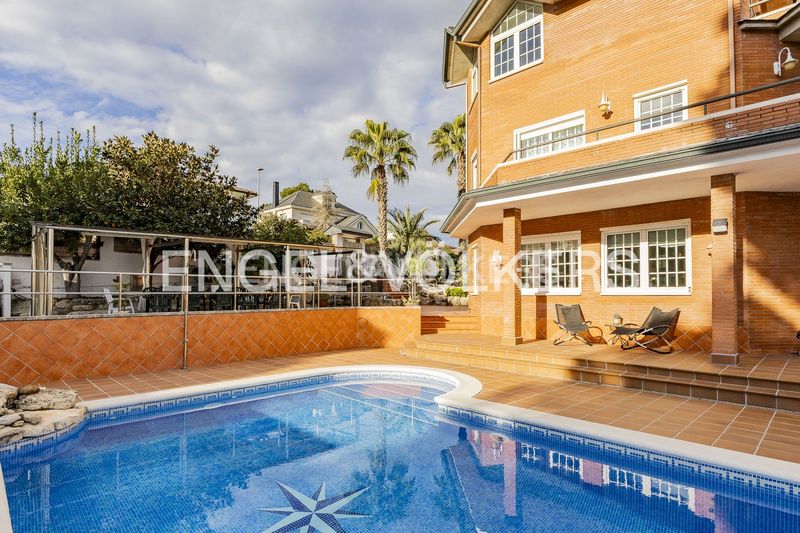 Foto 9ef55a1f-57e1-423a-b7a5-84549bd8093b. Casa amb calefacció aparcament piscina a Corbera de Llobregat