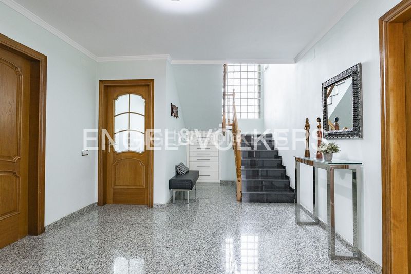 Foto a1ca2576-554c-4628-bbad-144a3db33010. Casa amb calefacció aparcament piscina a Corbera de Llobregat