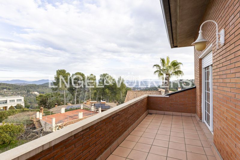 Foto b0d19ecf-2f45-49c2-8cc3-f7199c2a21fb. Casa amb calefacció aparcament piscina a Corbera de Llobregat