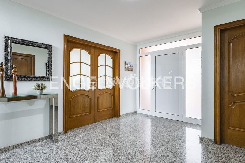 Foto b337631a-760d-43c6-bdfa-e1f25ce12525. Casa amb calefacció aparcament piscina a Corbera de Llobregat