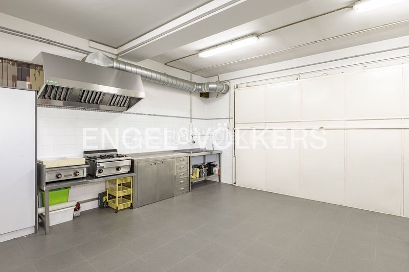 Foto b8e8df47-b266-4a3b-9a0d-3e24162cad09. Casa amb calefacció aparcament piscina a Corbera de Llobregat