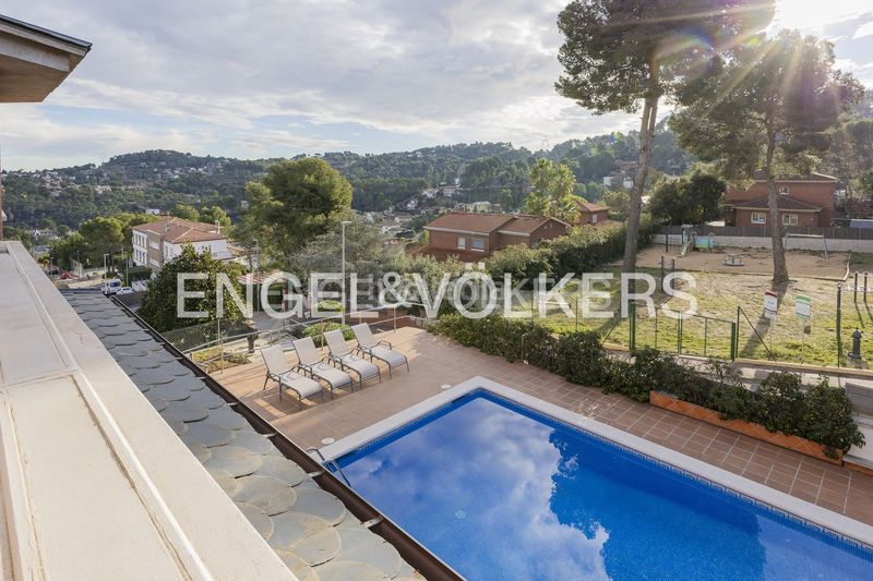 Foto d2cdcbce-2293-444d-be83-9f01cd7793af. Casa amb calefacció aparcament piscina a Corbera de Llobregat