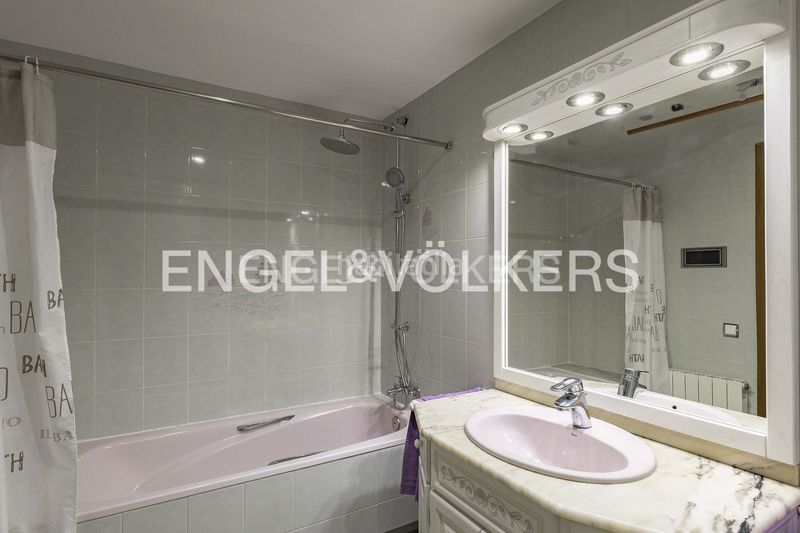 Foto f114cdf7-a07a-46dd-a05a-bdb560a0a61c. Casa amb calefacció aparcament piscina a Corbera de Llobregat
