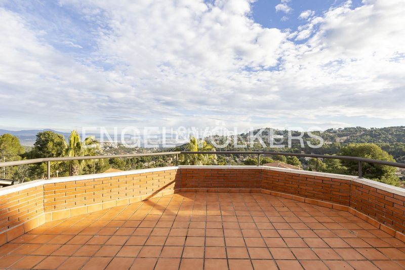 Foto fd00fb7c-f82d-4338-854c-beb0f8c2c3ee. Casa amb calefacció aparcament piscina a Corbera de Llobregat