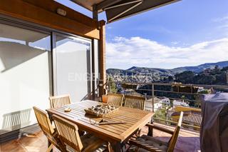 Maison à Vallirana. Casa independiente de obra vista, luminosa y con vistas espectac