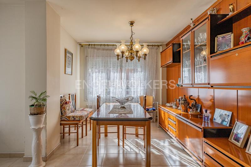 Foto b01bf3b0-5187-49ea-97ad-e84e7c207800. Apartamento soleado piso en zona céntrica nuda propiedad en Manresa