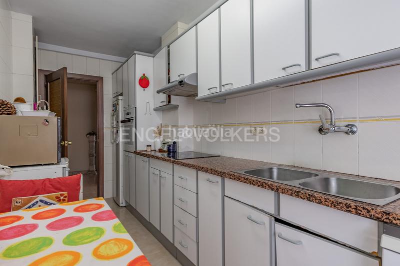 Foto d5a4a3cd-f0da-4c37-b953-38efad6c8046. Apartamento soleado piso en zona céntrica nuda propiedad en Manresa