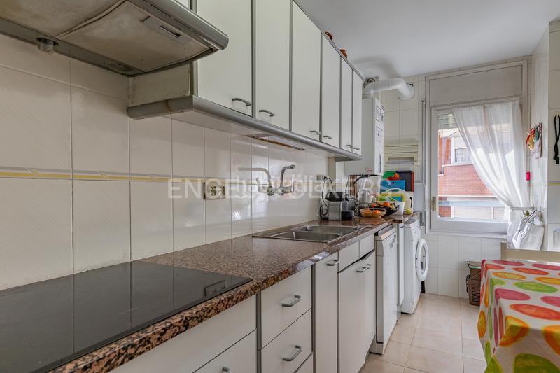 Foto e452fdae-2b6e-41f9-9a26-4237df47cd62. Apartamento soleado piso en zona céntrica nuda propiedad en Manresa