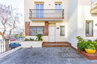 Casa adossada a Can Moré - Santa Anna - Can Feliu de Merola. Magnífica casa esquinera en pineda de mar