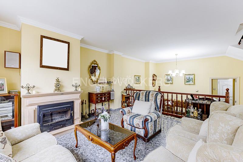 Foto 015650f9-6ac6-4e63-bc31-c9cc6c550c25. Casa adossada amb calefacció aparcament piscina a Molins de Rei