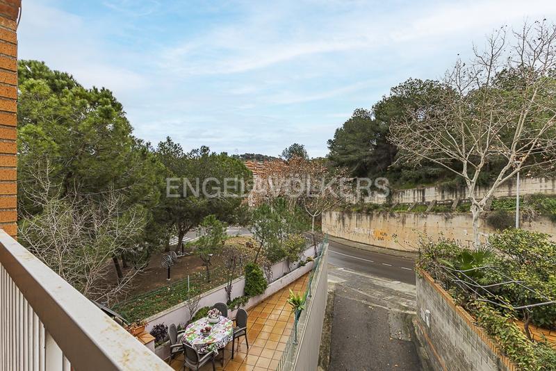 Foto 47a118bf-5a99-4a71-984a-69438c66a7da. Casa adossada amb calefacció aparcament piscina a Molins de Rei